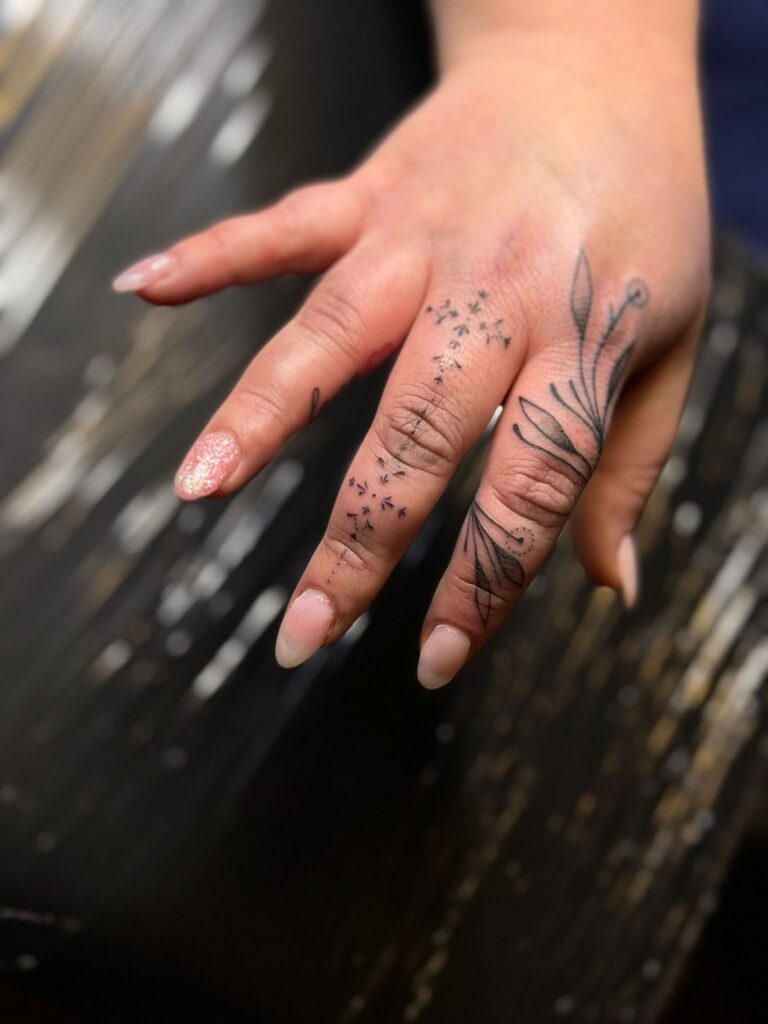 Finger Tattoo Titan Baunatal Kassel